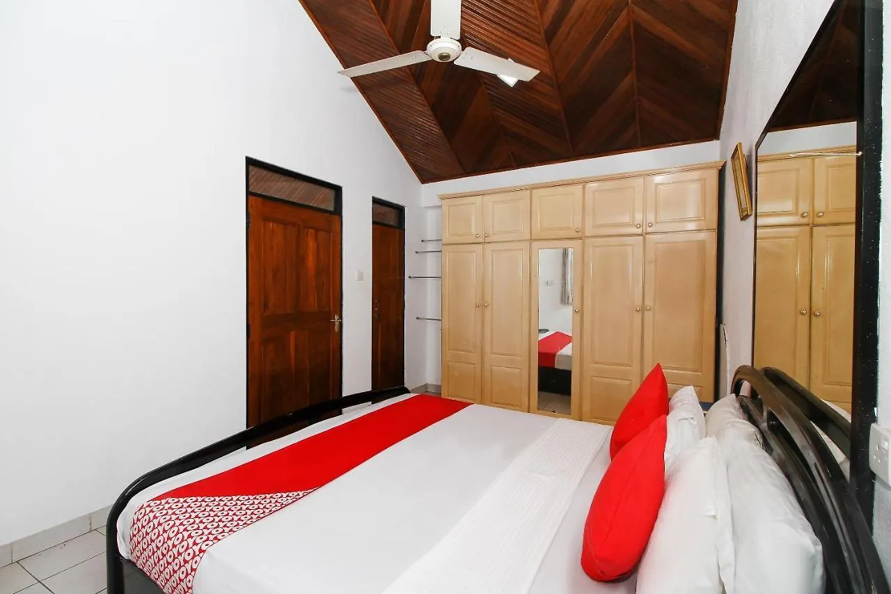 Lioni Holidays Villa Негомбо