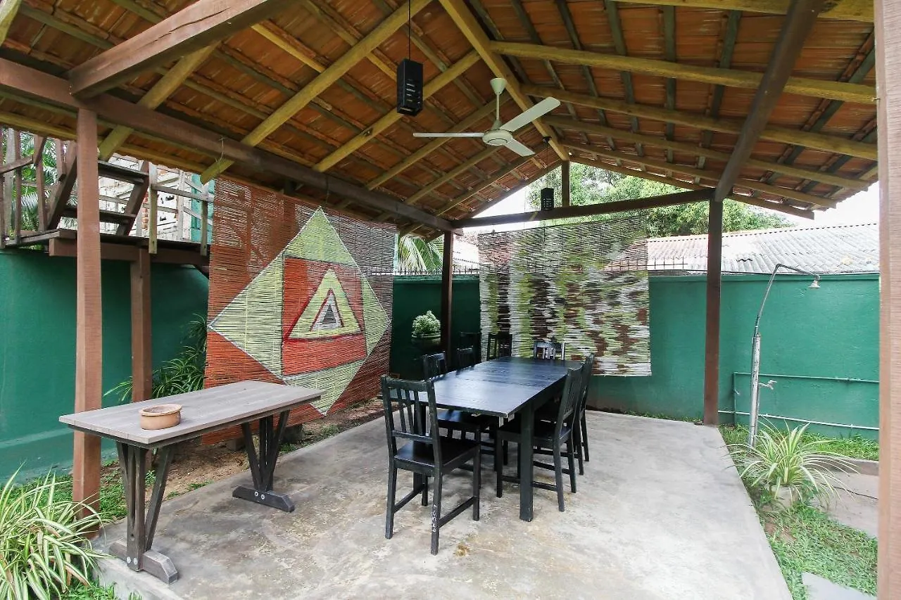 Lioni Holidays Villa Негомбо 3*,  Шри-Ланка