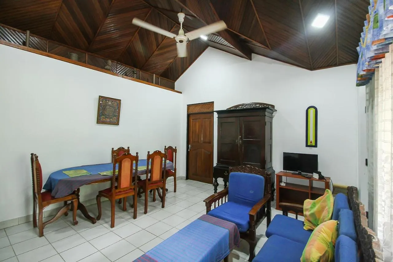 Отель Lioni Holidays Villa Негомбо