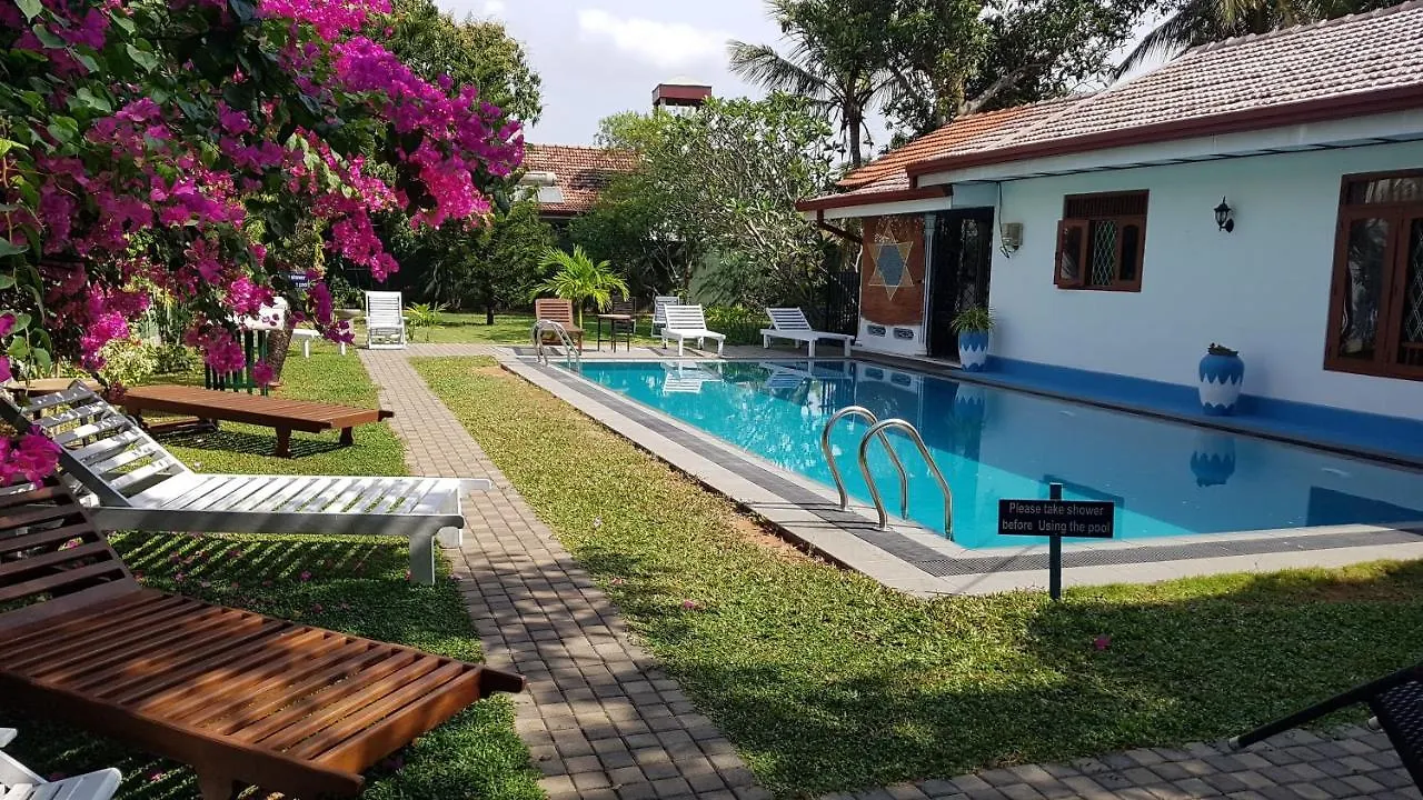 Lioni Holidays Villa Negombo Hotel