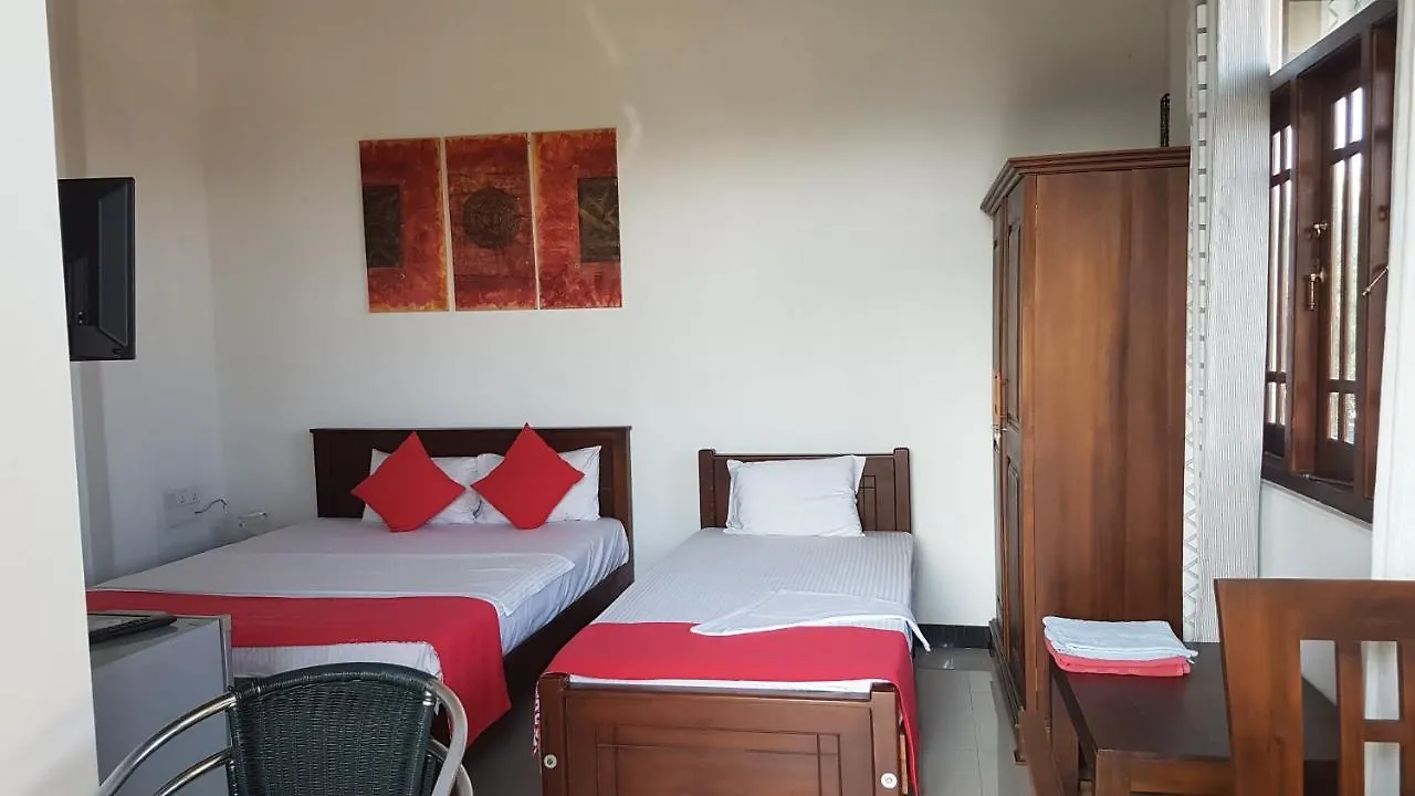 Lioni Holidays Villa Negombo Hotel